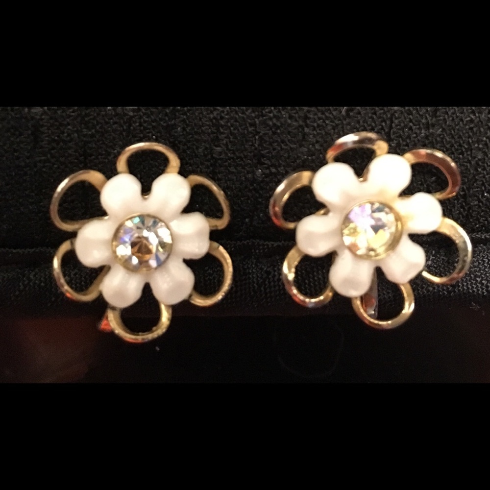 Vintage gold tone metal Screw on earrings